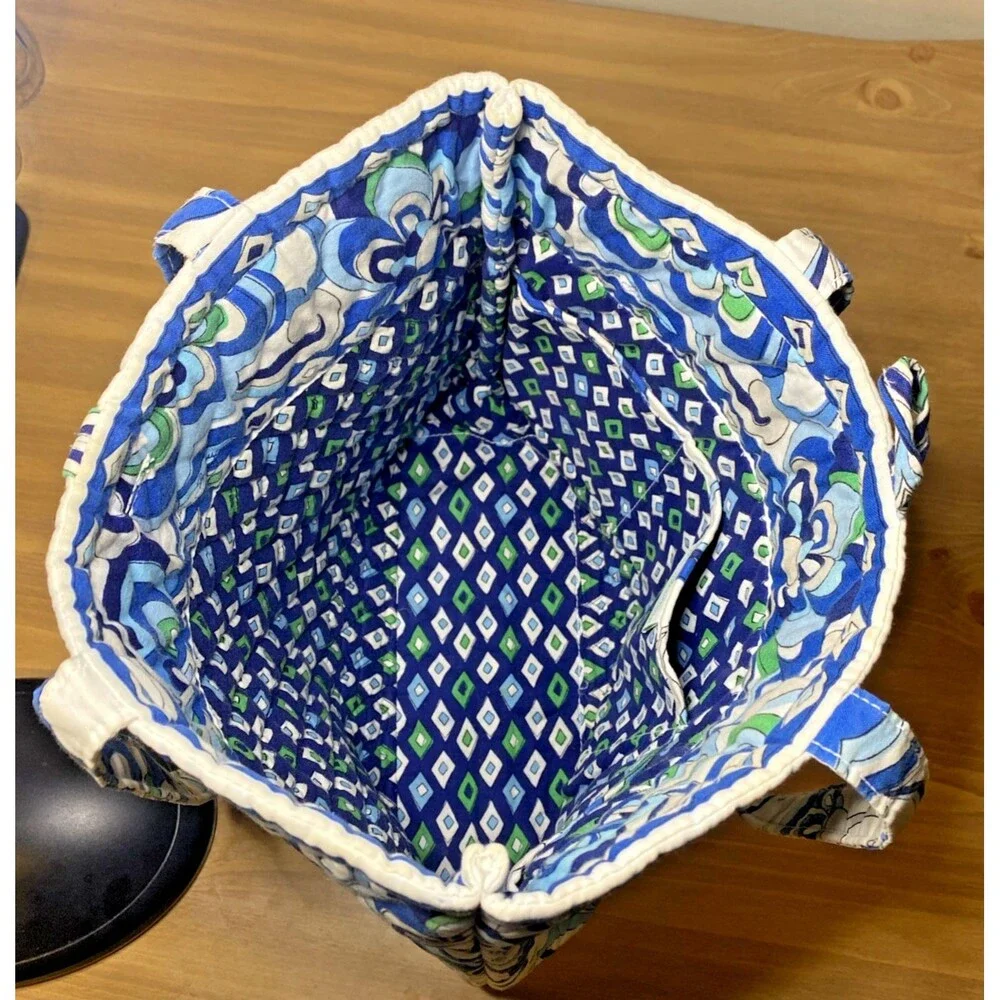 VERA BRADLEY RETIRED MEDITERRANEAN WHITE QUILTED TOTE PURSE HANDBAG HARD TO FIND